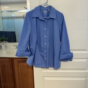 Size 1X periwinkle blue no iron shirt by Izod